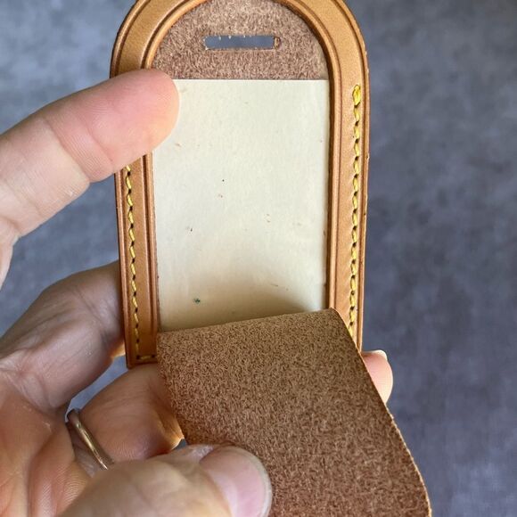 Louis Vuitton Heat Embossed Luggage Tag ‘H.I’ Initials - Picture 4 of 4